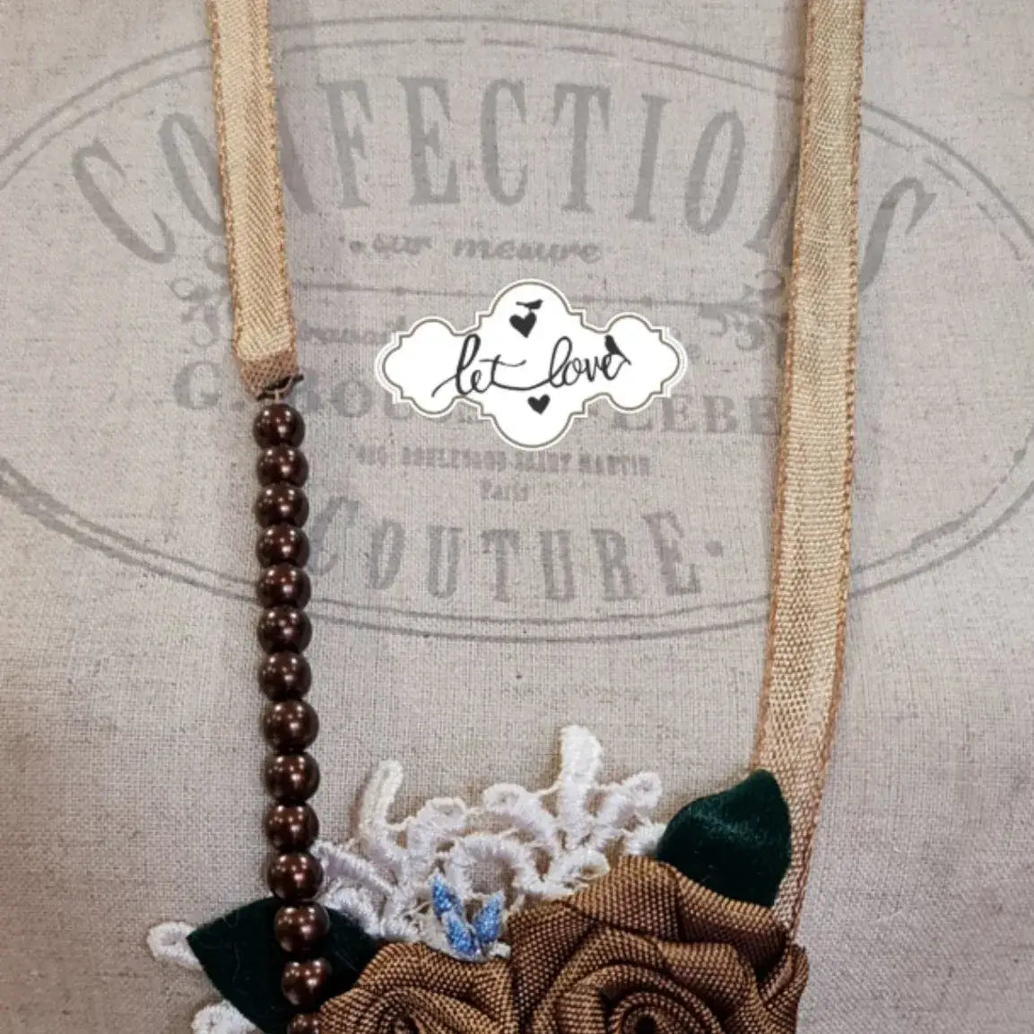 Neckpiece Roses & Large Pearls - Let Love Clothing