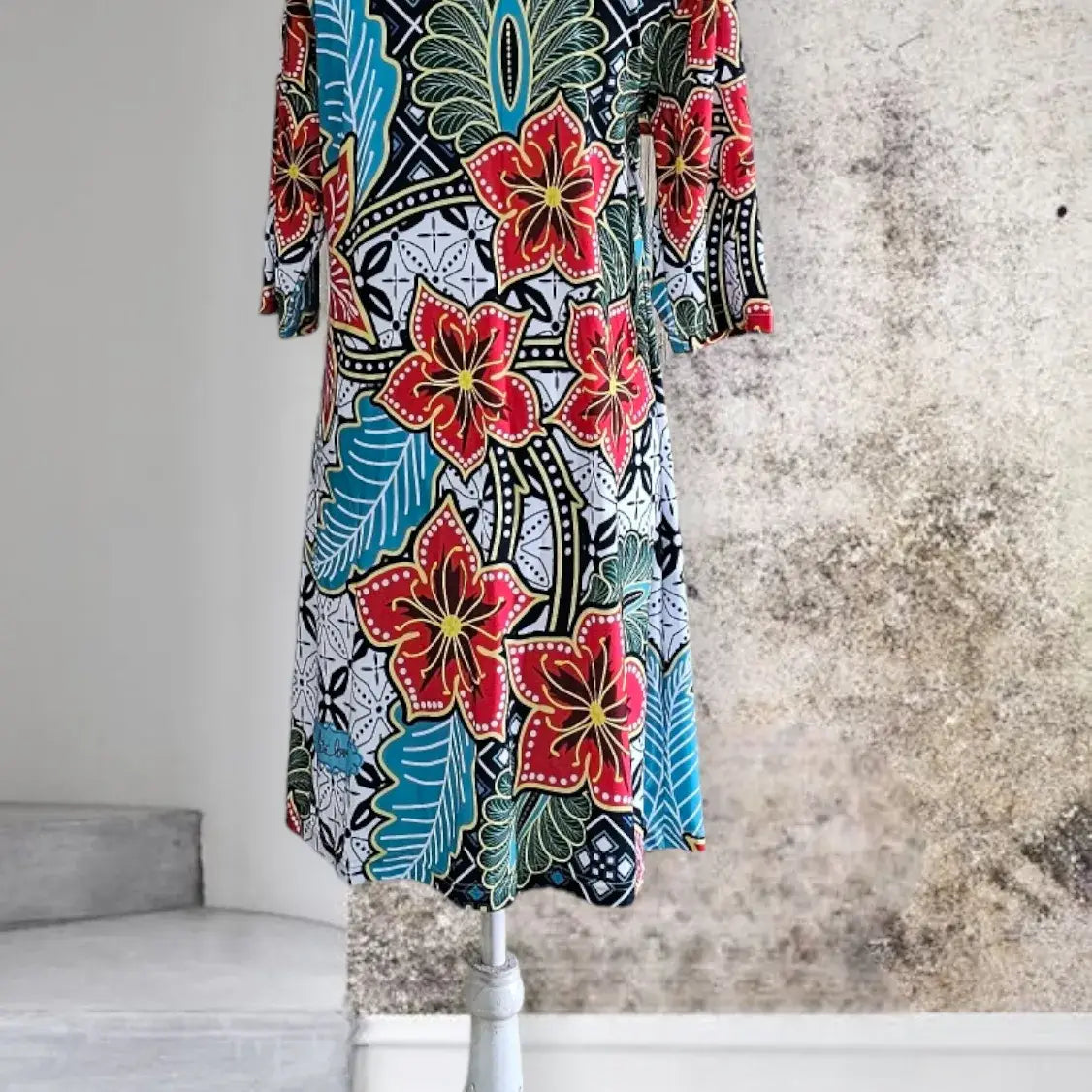 Dress Below the Knee, with Sleeves - Let Love Clothing